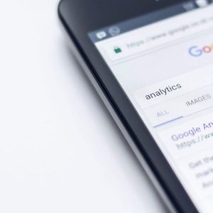 Meet your Posher, Tee